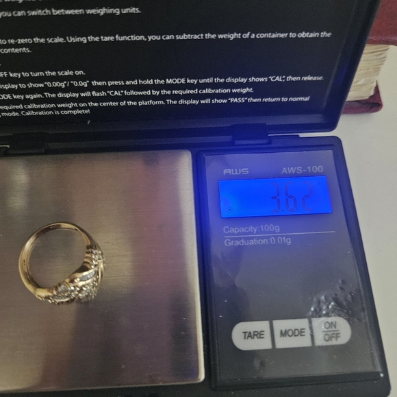 10kt yellow gold with diamonds ring. - Picture 3 of 3